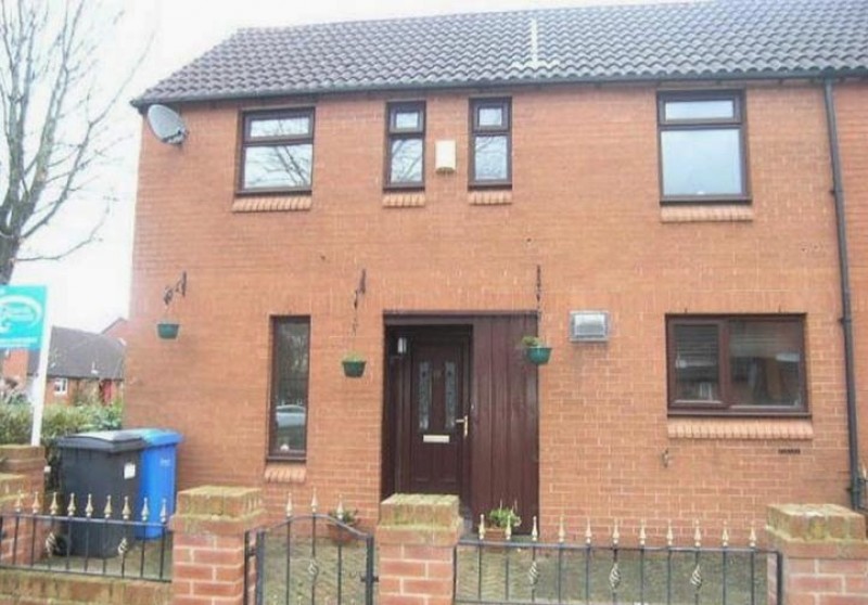 3 bedder house in Warrington